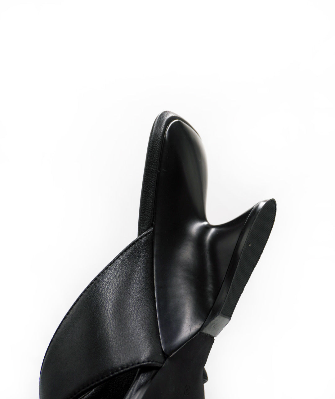 TOE POST WEDGE BLACK