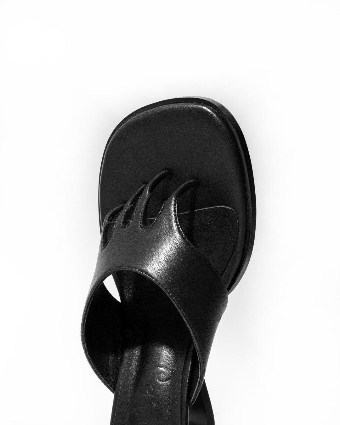 TOE POST WEDGE BLACK
