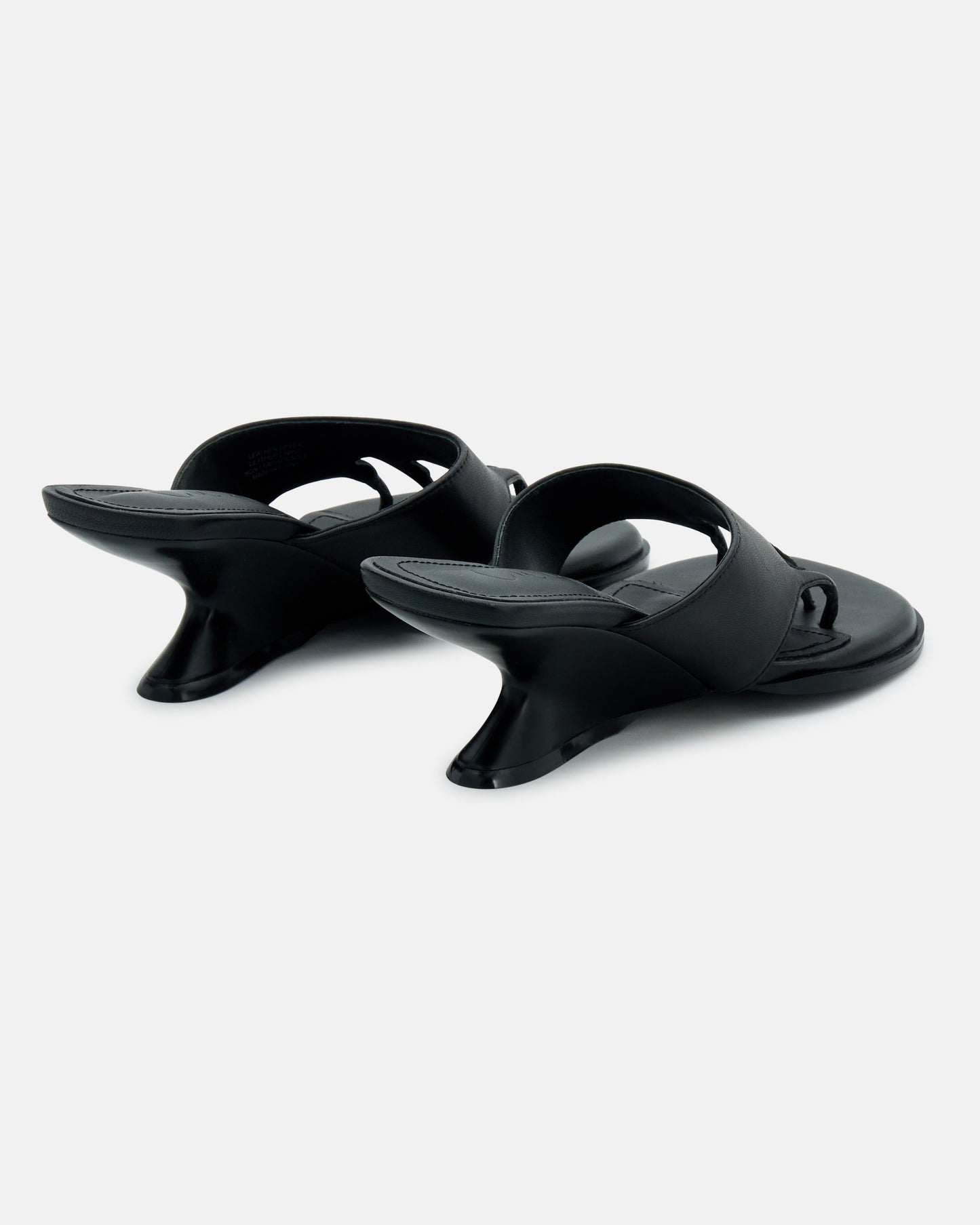 TOE POST WEDGE BLACK