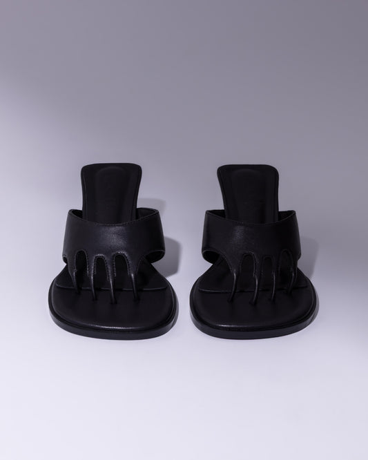 TOE POST WEDGE BLACK